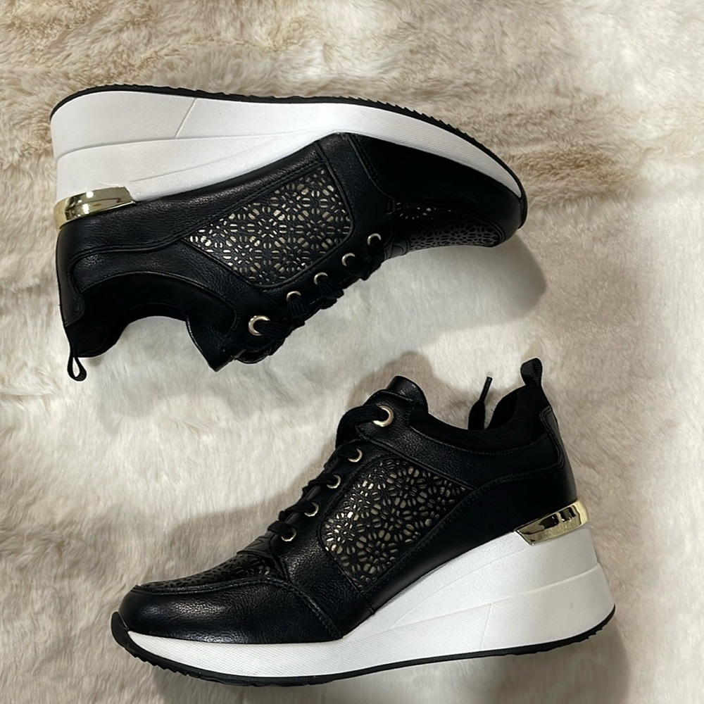 Platform sneakers
